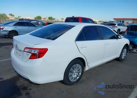 2014 Toyota Camry L/Se/Le/Xle z USA, uszkodzony, nr VIN 4T4BF1FK1ER354794